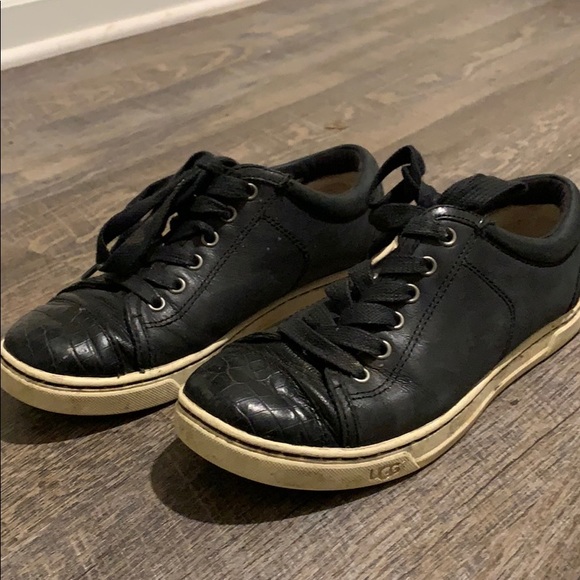 UGG Sneaks - Picture 1 of 6
